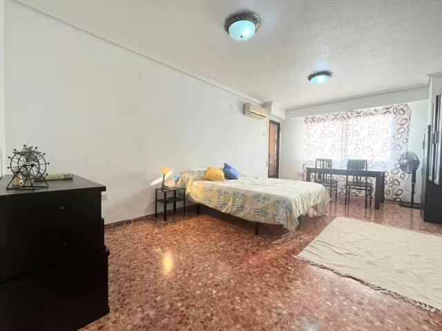 Calle del Veinticinco de Abril, Moncada, Valencian Community 46113