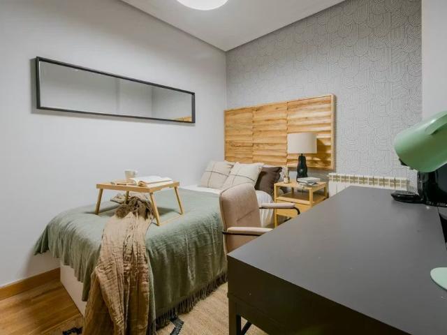 Calle Estrella Hadar, Madrid, Community of Madrid 28045