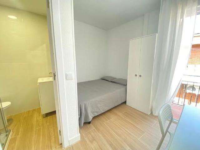 Calle Francisco Ordez, Madrid, Community of Madrid 28021