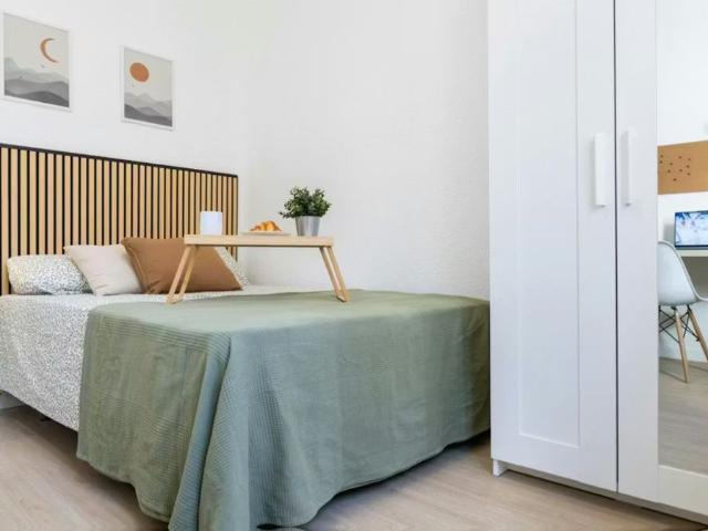 Calle Jacinto Benavente, Getafe, Community of Madrid 28902