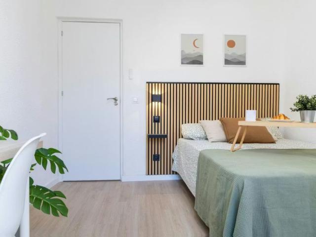 Calle Jacinto Benavente, Getafe, Community of Madrid 28902