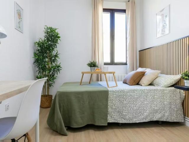 Calle Jacinto Benavente, Getafe, Community of Madrid 28902