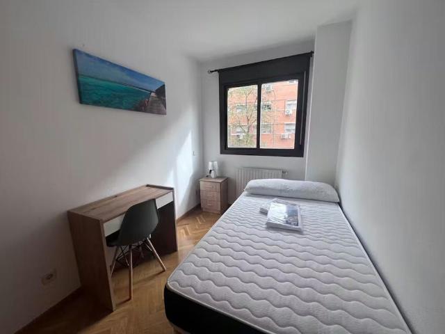 Calle Ladera de los Almendros, Madrid, Community of Madrid 28032