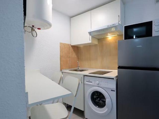 Calle Manola y Rosario, Madrid, Community of Madrid 28021