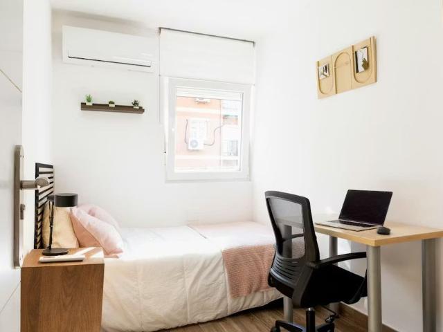 Calle Nardos, Getafe, Community of Madrid 28903