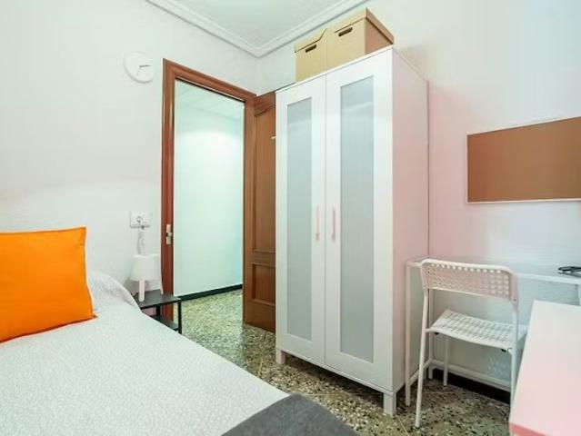 Calle Oriente, Valencia, Valencian Community 46006