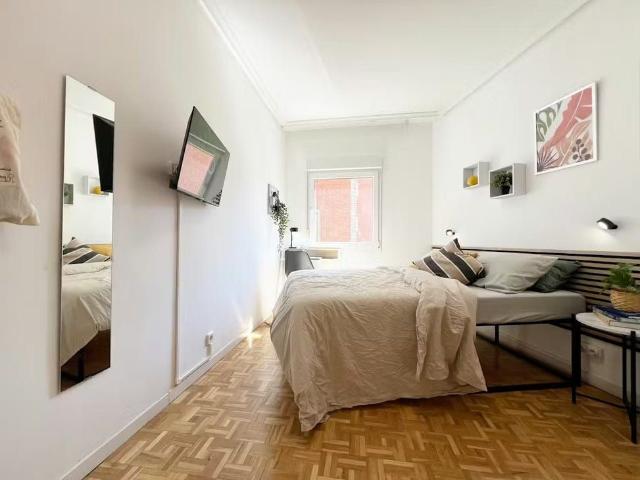 Calle Pedro Heredia, Madrid, Community of Madrid 28028