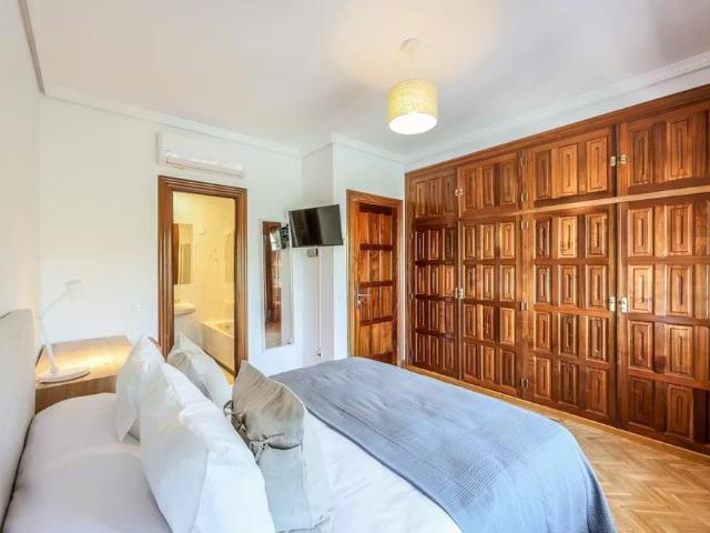 Calle Praderas, Majadahonda, Community of Madrid 28221