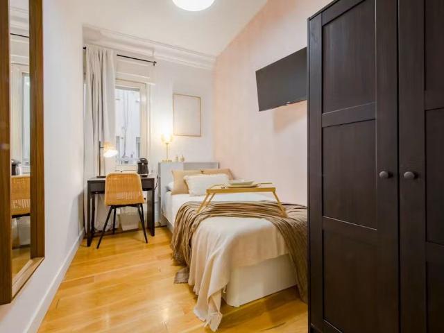 Calle Quintana, Madrid, Community of Madrid 28008