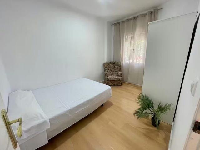 Calle Rubén Darío, Sevilla, Andalusia 41010