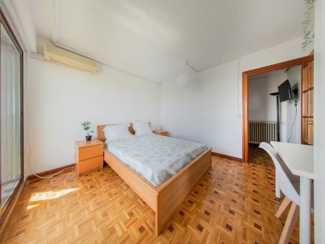 Calle Santa Virgilia, Madrid, Community of Madrid 28033