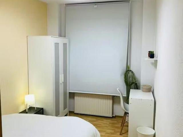 Calle Santanderina, Madrid, Community of Madrid 28053
