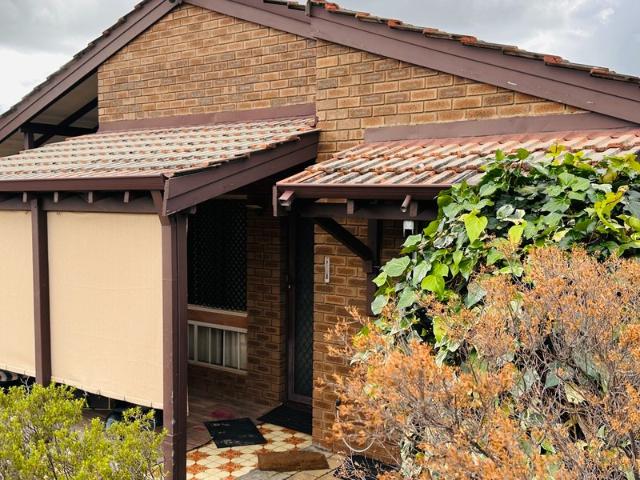 Are you trying to break into the WA market? If so you cant beat this 2 bedroom unit in peaceful cul de sac close to all amenities