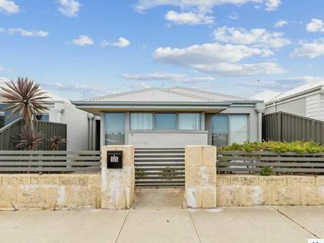 CALLING ALL INVESTORS PRICED TO SELL CENTRALLY LOCATED LOW MAINTENANCE HOME