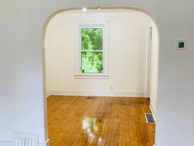 Calling All Students: 5 bedroom 1.5 bathroom house by the University of Windsor