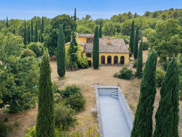 Callian Élégante propriété d'inspiration palladienne au coeu. 340m² Callian