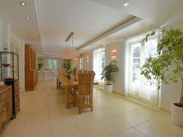 Callian – Villa de standing avec piscine et jardin 252m² Callian