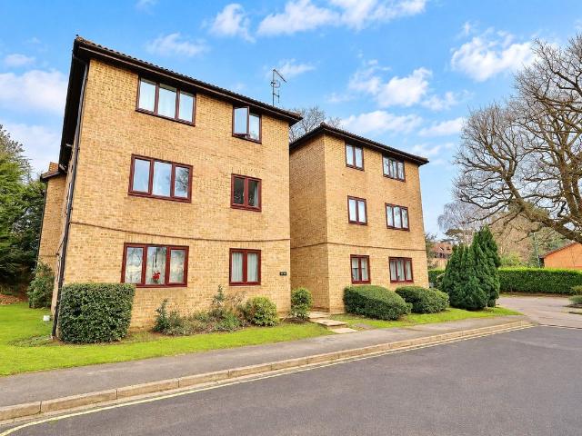 Calluna Court, Woking, Surrey GU22, 1 bed flat to rent, £1,250 pcm | PrimeLocation