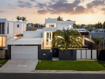 Calm and Contemporary Waterfront Living