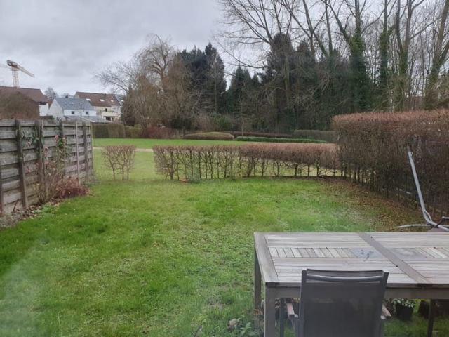 Calm green residential area, ideally situated