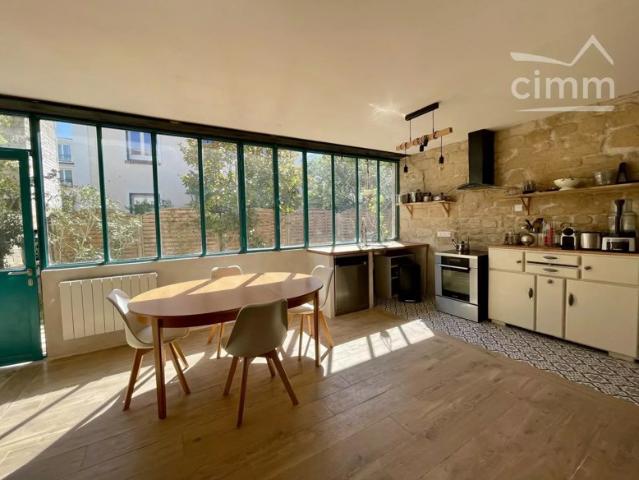 Calme, lumière et beaux volumes pour cette maison esprit loft