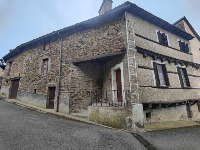 CALMONT MAISON AVEC JARDIN A RENOVER