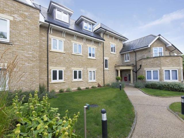 Calshot Way, Enfield EN2 2 bed flat to rent £2,400 pcm £554 pw