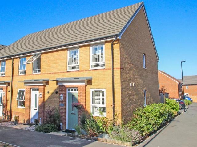 Captains Parade, East Cowes 2 bed end of terrace house to rent £995 pcm £230 pw
