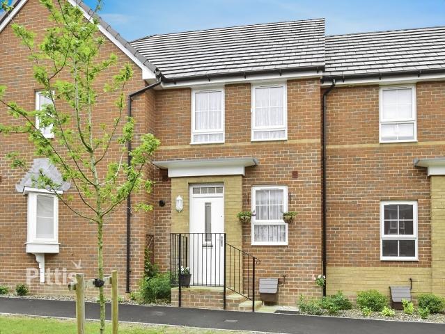Captains Parade, East Cowes PO32, 2 bed terraced house to rent, £1,000 pcm | PrimeLocation