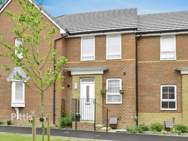 Captains Parade East Cowes PO32 2 bed terraced house to rent £1,000 pcm £231 pw