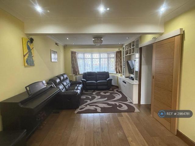 Capthorne Avenue, Harrow, HA2 3 bed end of terrace house to rent £2,800 pcm £646 pw