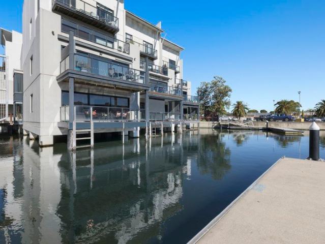 Captivating Views & a Private Mooring