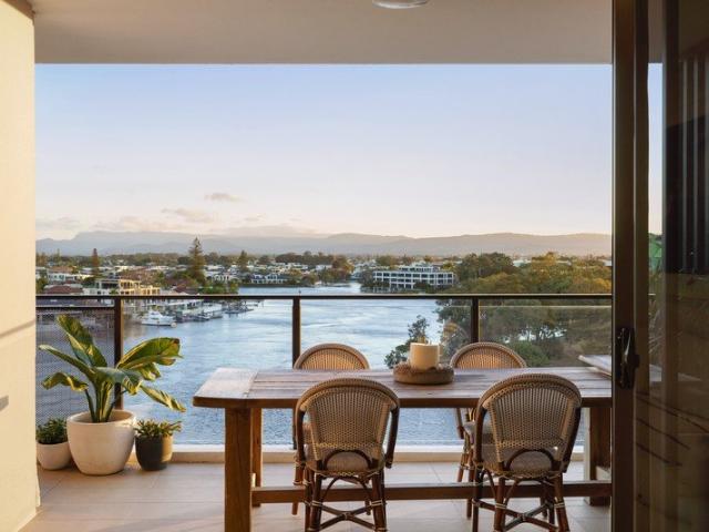 Captivating Views, Contemporary Style and Supreme Convenience