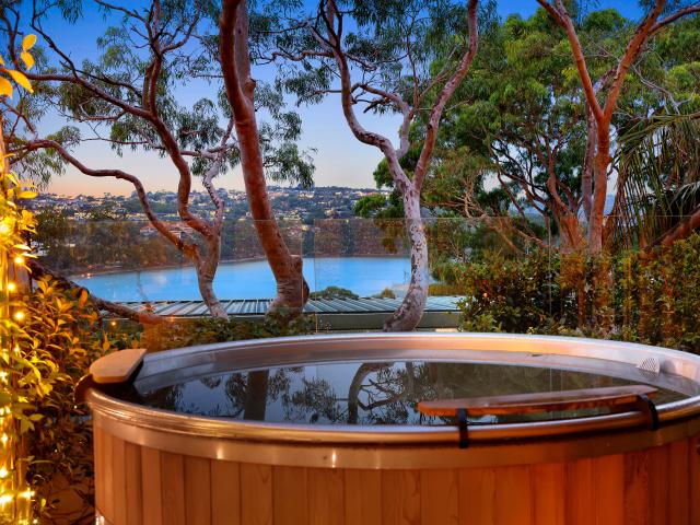 Captivating Waterviews from a Private Harbourside Hideaway Moments to the Beach