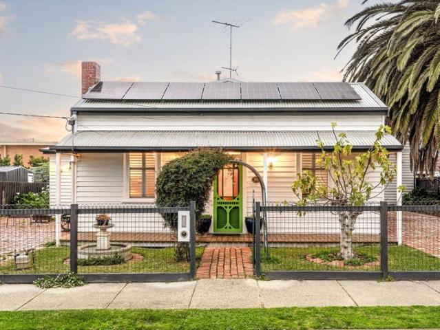 Captivating Weatherboard Elegance with Ideal Family Location