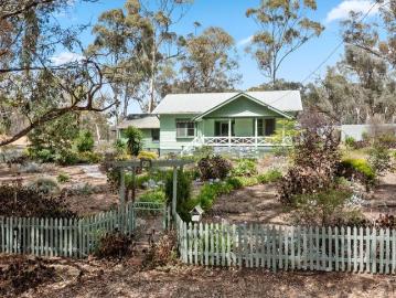 Captivating Californian Bungalow on half an acre your dream country escape awaits