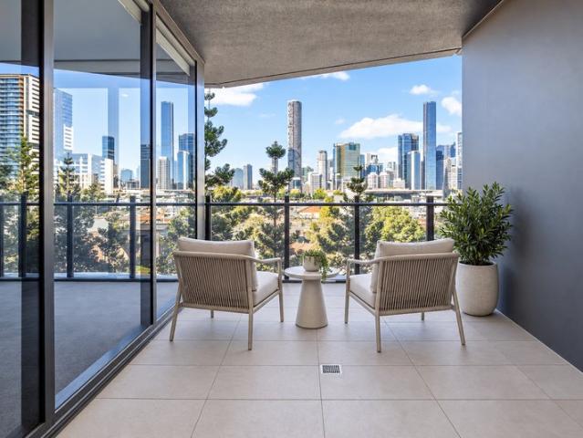 Captivating City Views, Low Body Corporate Fees in a High Growth Location!