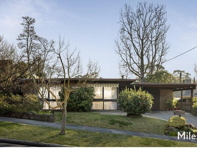 Captivating & Comfortable In A Prized Schools' Pocket