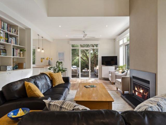 Captivating Coastal Home in 16th Beach Precinct