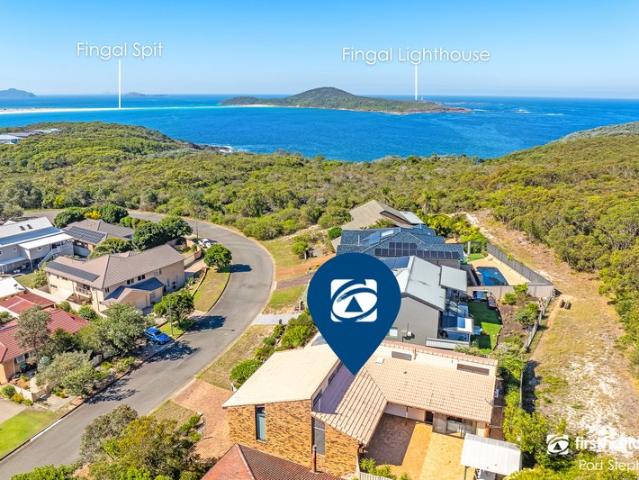 Captivating Coastal Retreat with Panoramic Ocean & Island Outlooks