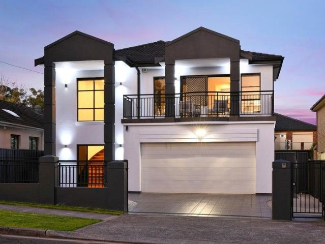 Captivating Family Home Made For Entertaining In An Idyllic Coastal Pocket