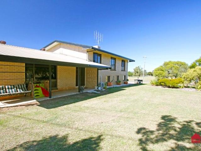 CAPTIVATING FAMILY HOME NEAR SCHOOL