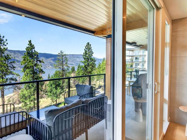 Captivating Lakeview at Zara 2