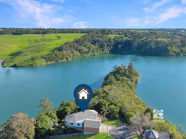 CAPTIVATING NORTH ARM VIEWS!