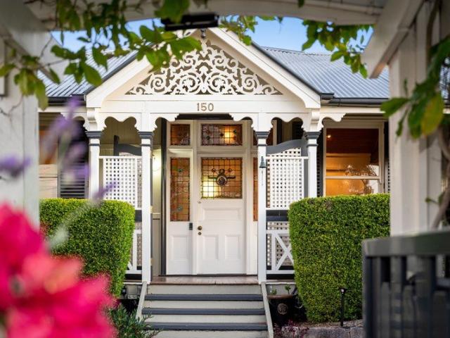 Capture the Charm, Love the Space, Live the Location