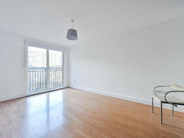 Capulet Square, E3, Tower Hamlets. 1 bed flat to rent £3,250 pcm £750 pw