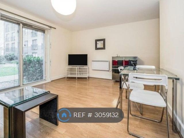 Capulet Square, London E3, 2 bed flat to rent, £2,102 pcm | PrimeLocation