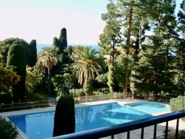 Cap d’Ail–Appartement au dernier étage avec vue mer, terrass. 95m² Cap d'Ail