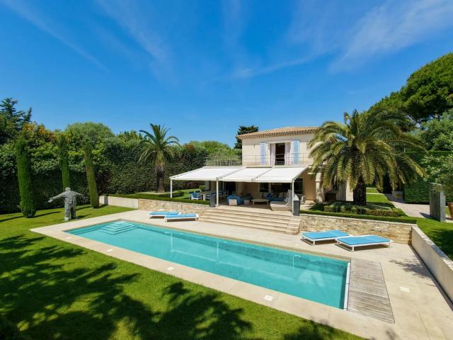 Cap d’Antibes — Côté Ouest Élégante villa au sein d’un domai. 323m² Antibes