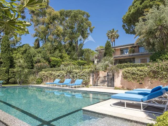 Cap d’Antibes – Élégance contemporaine dans un domaine privé et sécurisé